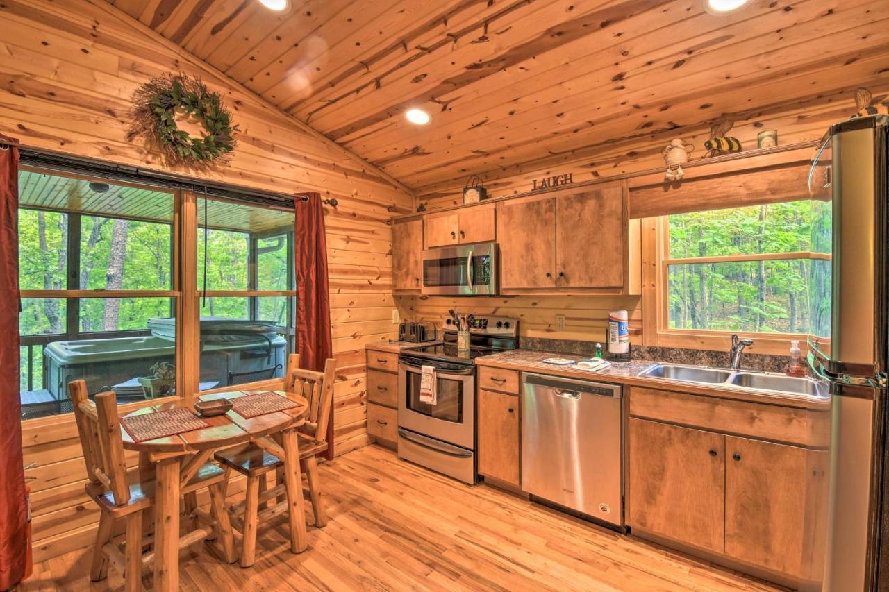 The Honeybee Cabin With Private Porch And Hot Tub Clarkesville Exterior photo