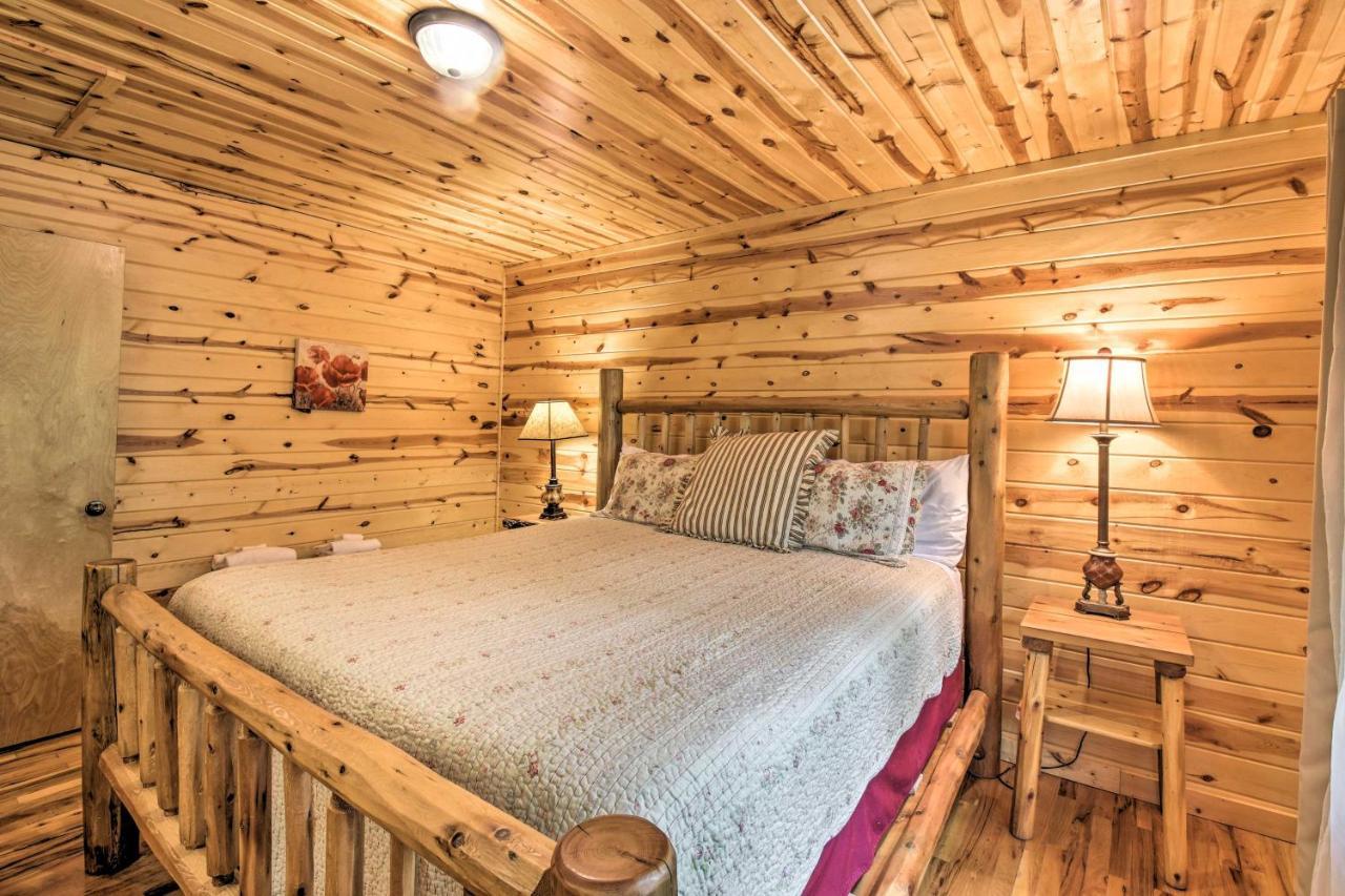 The Honeybee Cabin With Private Porch And Hot Tub Clarkesville Exterior photo