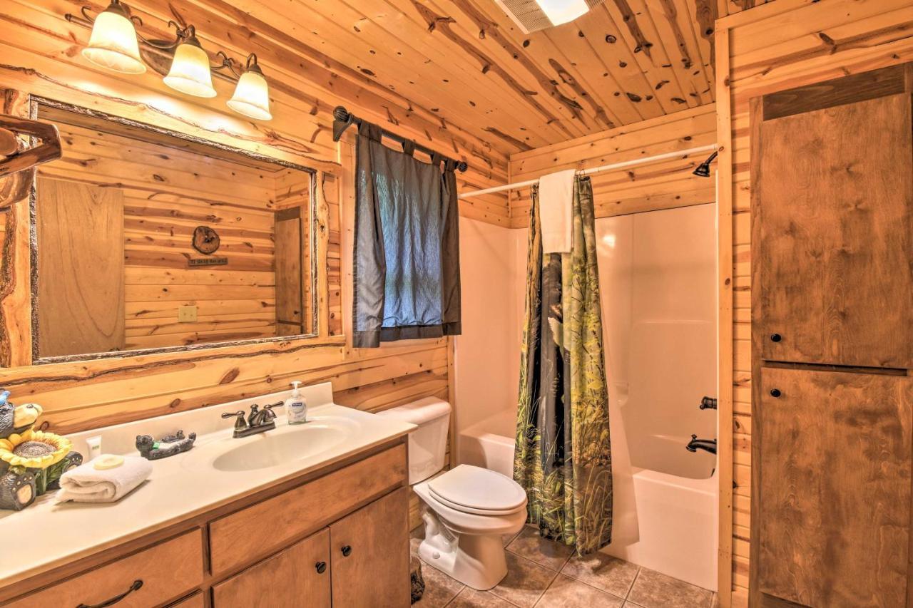 The Honeybee Cabin With Private Porch And Hot Tub Clarkesville Exterior photo